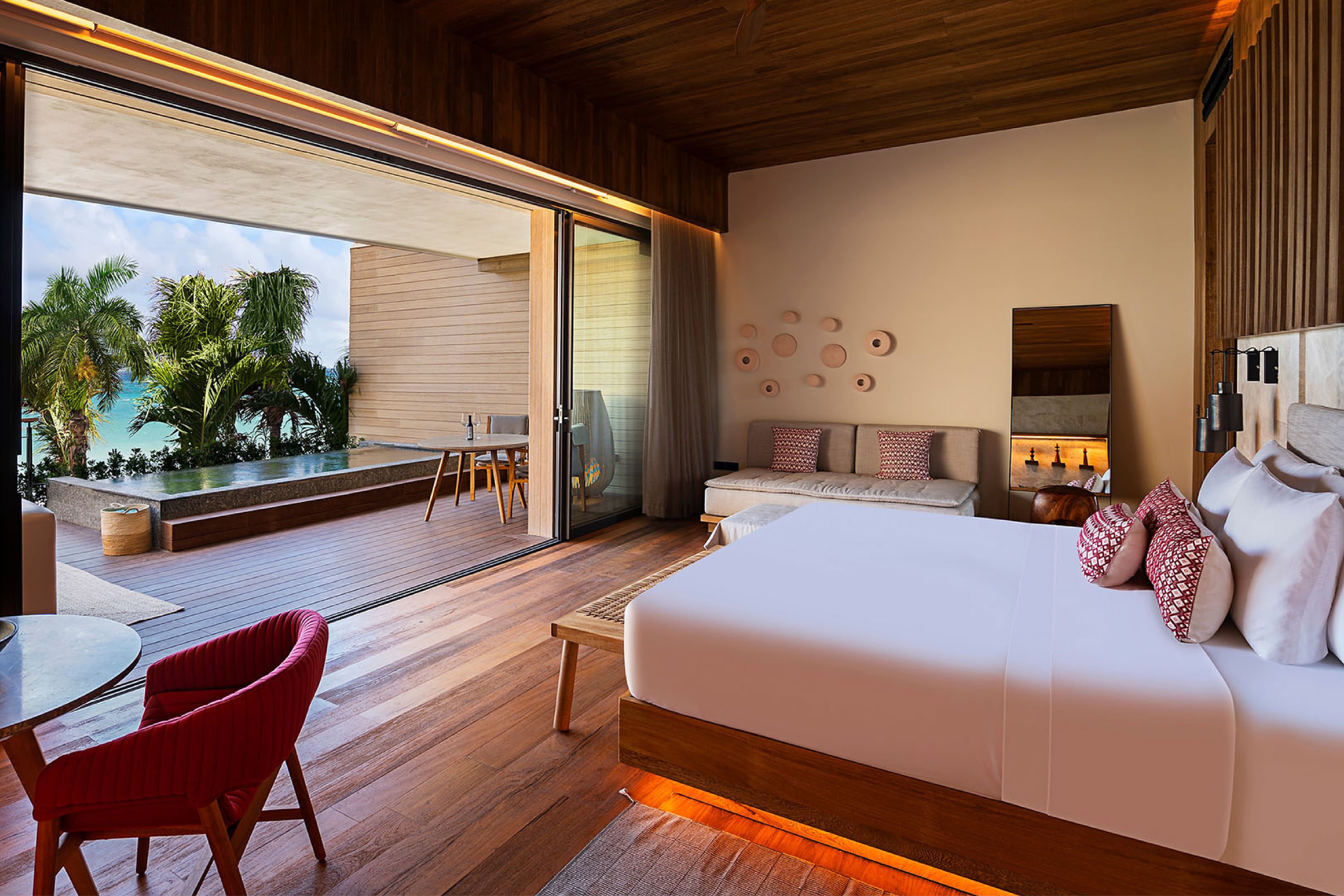 Oceanfront Veranda Pool Suite - King